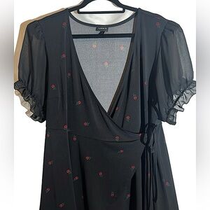 Torrid black red flower side tie shirt